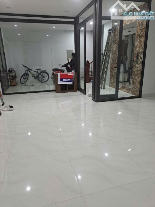 Cho thuê Vp nhà ngõ 69 phố Trần Quốc Hoàn, Cầu Giấy. DT 65m2 x 2 tầng riêng biệt - 3