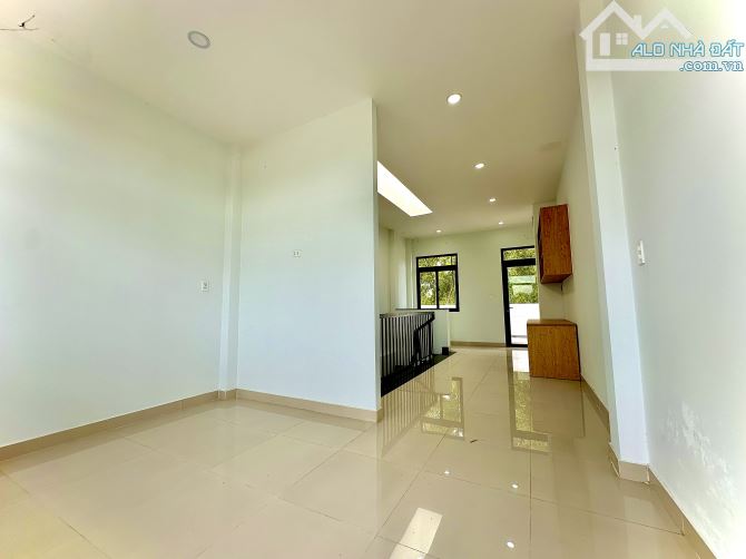 Bán nhà MT đường nhựa 10m, Dĩ An, 70m2, SHR NHỈN 3 TỶ TL NHANH LẸ - 1
