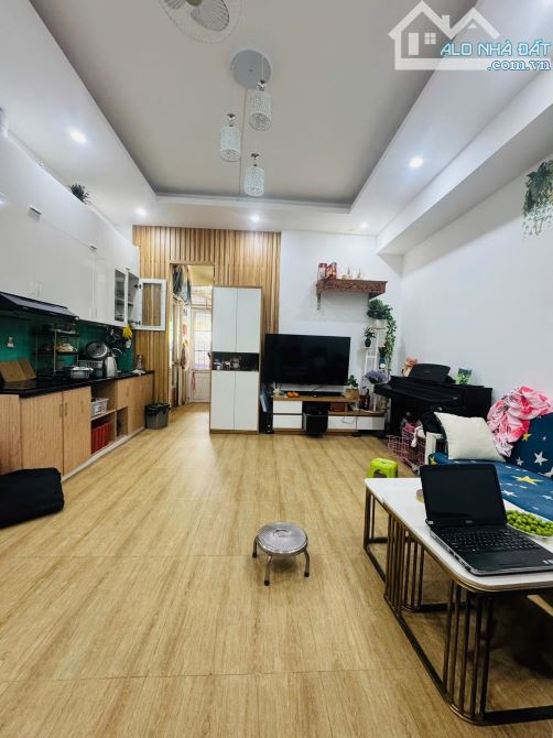 Căn Chung cư đẹp ở luôn Trần Quý Kiên Cầu Giấy. Sổ 50m 3 ngủ 2WC Giá 6 tỷ - 1
