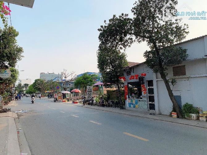 BÁN NHÀ SÂN VƯỜN HXH KHU BIỆT THỰ ĐƯỜNG VƯỜN LÀI APĐ QUẬN 12 CHỈ 9,3 TỶ- DT 215m2 - 1
