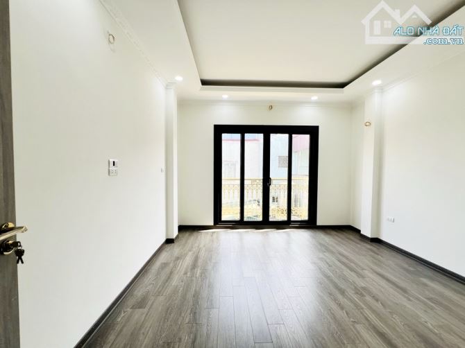 Bán Nhà Cổ Nhuế - Hàng Xóm Resco - 7 Tầng Thang Máy - 39m2 - 8 Tỷ.. - 1