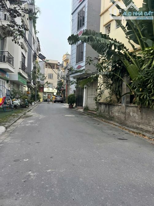 Bán đất Gia Thuy, Ô tô vào đất, Gần phố, 70 m2, mặt tiền 4,5 m, giá chỉ 14 tỷ. - 1