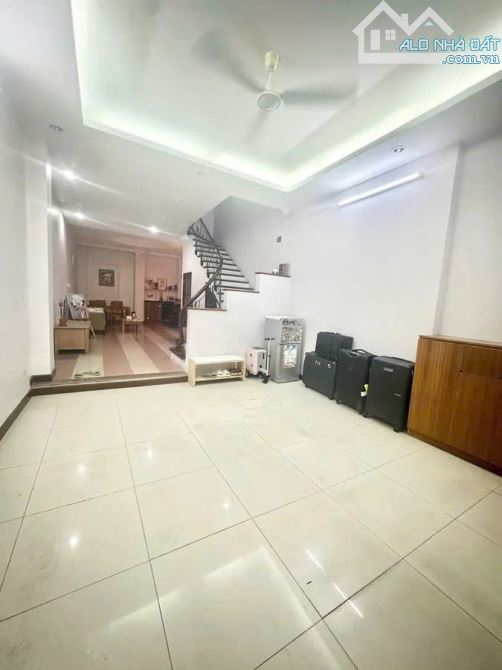 Bán Nhà Phố Nguyễn Chí Thanh 65m2 x 5 Tầng MT 4.5 M Ô tô Đỗ Cửa NGõ Thông Q. Đống Đa - 1