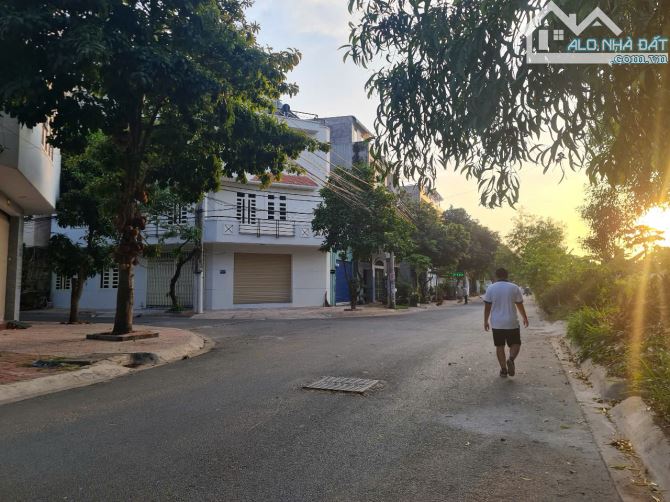 Bán nhà 1 tr 1 lầu Khu Đô Thị Chí Linh đường to , giá 7.5 tỷ DT 107m2 Vị trí đẹp - 1