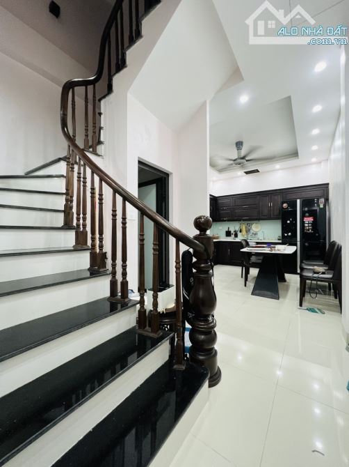 Bán NR 5PN, 4WC, 45m2 tại phố Bằng Liệt, Hoàng Mai, Hà Nội. Giá 6,5 tỉ. Hot! Uy tín