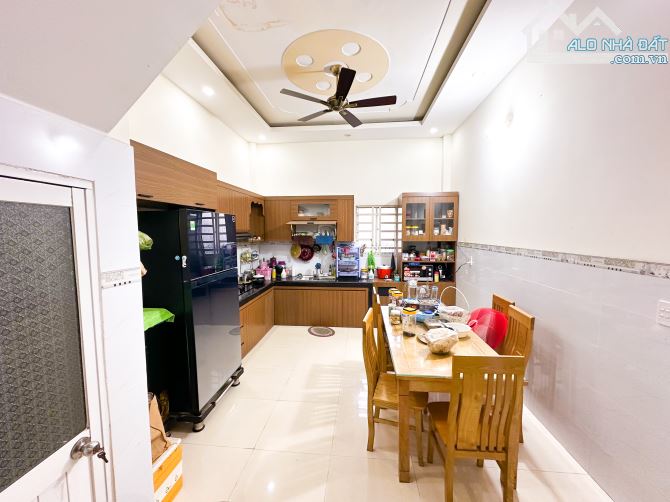 CHỦ GỞI BÁN NHÀ 1 TRỆT 2 LẦU (DT SÀN : 180M2) ĐƯỜNG OTO - TẠI KDC BỬU HOÀ. GIÁ CHỈ 3,3 TỶ - 1