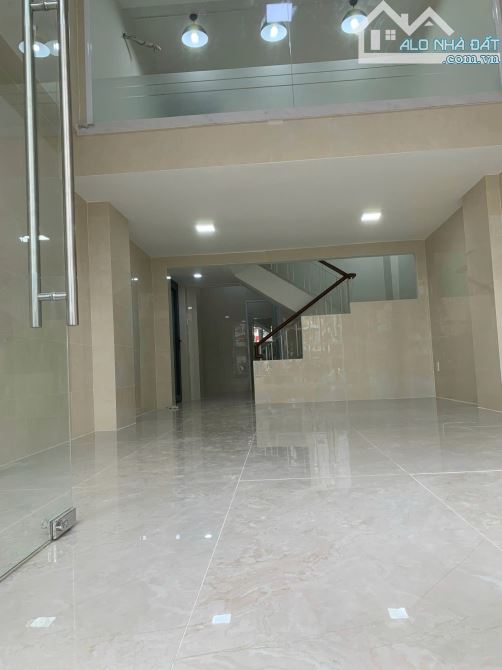 MT Trần Hưng Đạo, P. Nguyễn Cư Trinh, Quận 1, DT: 4,2x17m, Giá 31 tỷ - 1