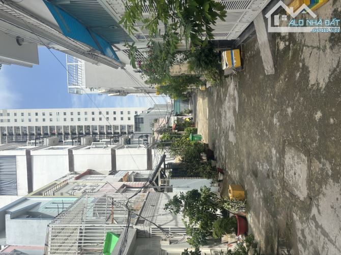 Nhà 2 tầng - gần Bùi văn ba-hẻm xe hơi ngủ trong nhà-giá 8 tỷ thương lượng - 1