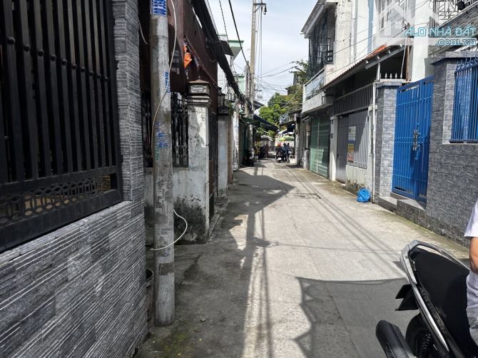 Bán nhà sát Q7, 100m2 ngang 5.8m, nhà cấp 4, hẻm xh thông, nhỉnh 4 tỷ - 1