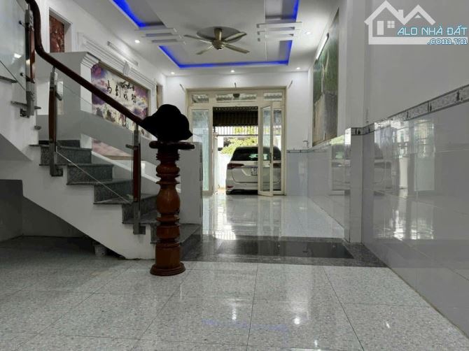 NHÀ 1 TRỆT 1 LẦU NGAY THỊ TRẤN BẾN LỨC, GIÁ CHỈ 2TỈ5, SỔ HỒNG CÓ SẴN. - 1