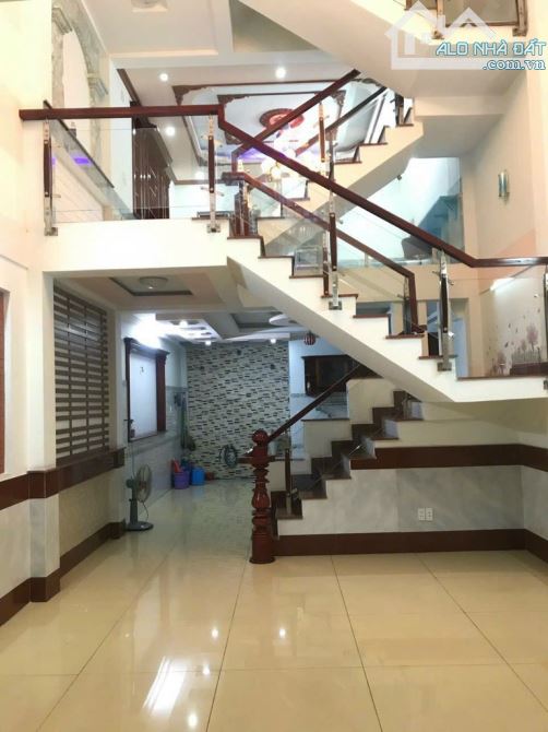 HẺM 8M VIP KHU NHÀ GIÀU – HUỲNH THỊ HAI – NHÀ ĐẸP 4 TẦNG – GIÁ CHỈ 5.5 TỶ TL - 1