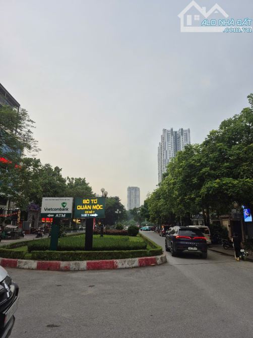 BIỆT THỰ MẶT ĐƯỜNG ĐÔI VĂN QUÁN HÀ ĐÔNG KINH DOANH NHÀ HÀNG CỰC ĐỈNH 220m 70 TỶ