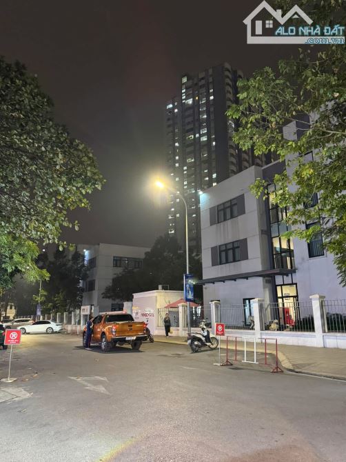 BÁN ĐẤT TẶNG NHÀ HÀM NGHI NAM TỪ LIÊM 115M2 Ô TÔ TRÁNH KINH DOANH - 1