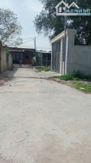 BÁN ĐẤT MT BÊ TÔNG, P.TÂN AN, TP.TDM, DT:5x30, NỞ HẬU 6M, TC100M2, SHR, GIÁ 1,690 TỶ - 1