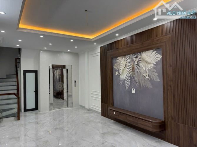 Thạch Bàn, gara ô tô , thang máy , nhà mới xây vị trí đẹp - 1