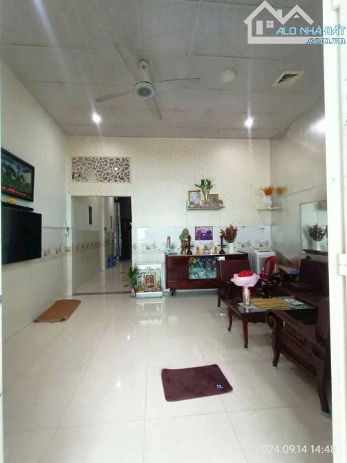 Chủ Cần bán căn nhà ở Bà Triệu Thị Trấn Hóc Môn 680triệu Sổ hồng riêng 99m2 Bao Phí Thuế - 1