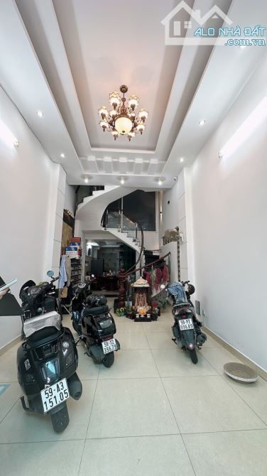 BÁN NHÀ MẶT TIỀN HẺM 6M NGUYỄN HỒNG ĐÀO - TÂN BÌNH - DT:68M2 - 5 TẦNG 6PN - CHỈ 12 TỶ - 1