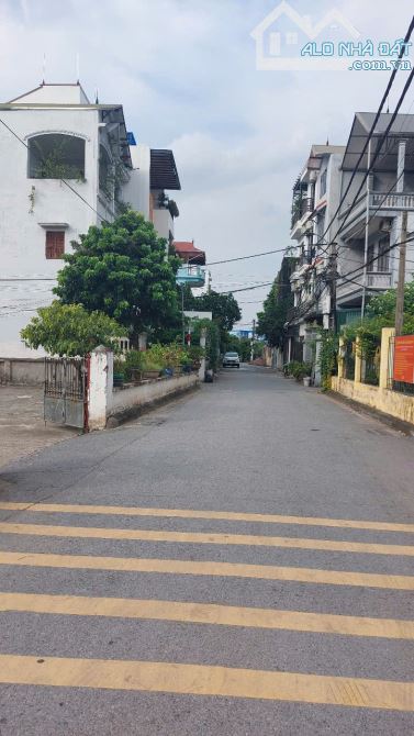 Bán đất phố Nam Đuống Long Biên 60m2- mt4m- 7.9 tỷ, đường trước đất ô tô 7 chỗ thông - 1
