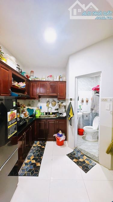 HƠN 2 TỎI, GẦN 30M2 - 2 LẦU HOÀN  CÔNG ĐỦ - HẼM KHU TÔN ĐẢN CHỢ 200 - 1