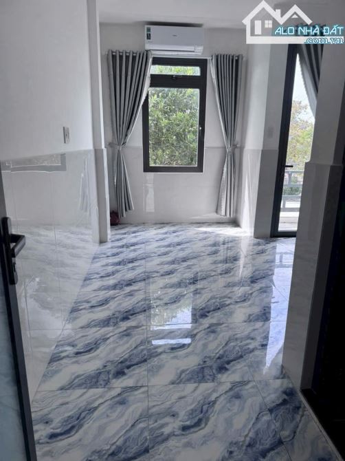 Cho thuê nhà 1 Trệt 2 lầu 4PN 5WC nhà đẹp như hình giá rẻ hẻm ô tô - 1