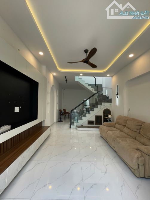 Giáp Quận 6 An Dương Vương nhà mới 2 tầng hẻm ô tô. - 1