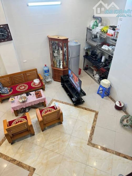 Nguyễn Văn Cừ 3 tầng 36m nhỉnh 3 tỷ ngõ nông - 1