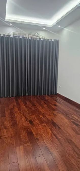 Bán nhà mặt ngõ Trần Quý Kiên, dân xây chắc chắn, kinh doanh, ô tô đỗ cửa vào nhà - 1