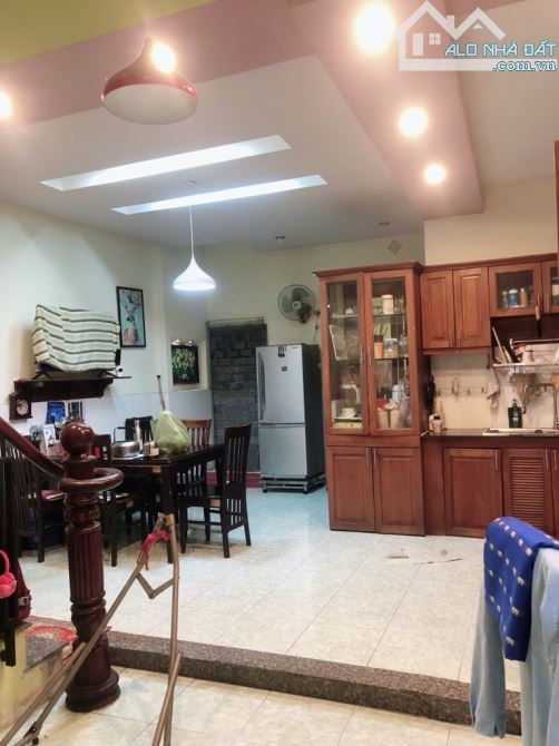 Nhà đẹp 3tầng Thống Nhất Phường 16; NGANG lớn 5.5m 105m2 GẦN mặt tiền; hẻm an ninh, thông - 1