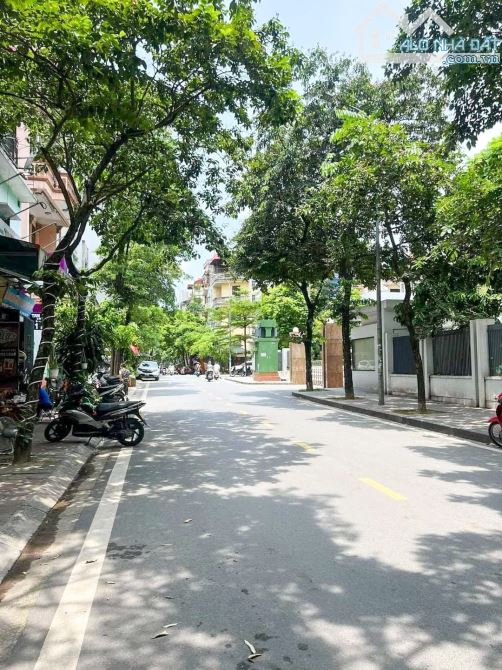 BÁN ĐẤT HOÀNG CẦU Ô CHỢ DỪA ĐỐNG ĐA, 130M2 MẶT TIỀN 8,6M NGAY HÔNG QUẬN ỦY NHỈNH 40 TỶ