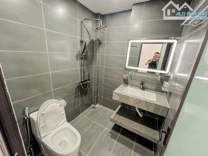 Bán nhà Hồng Mai 40m2, 4T dân xây, lô góc, bagac đỗ cửa, full đồ. Giá 9.3 tỷ sổ đỏ đẹp