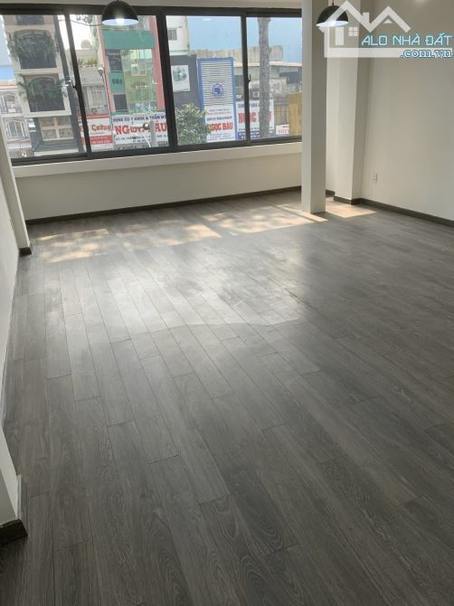 MT Trần Hưng Đạo, P. Nguyễn Cư Trinh, Quận 1, DT: 4,2x17m, Giá 31 tỷ - 13