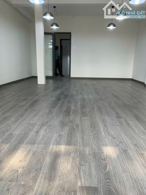 MT Trần Hưng Đạo, P. Nguyễn Cư Trinh, Quận 1, DT: 4,2x17m, Giá 31 tỷ - 14