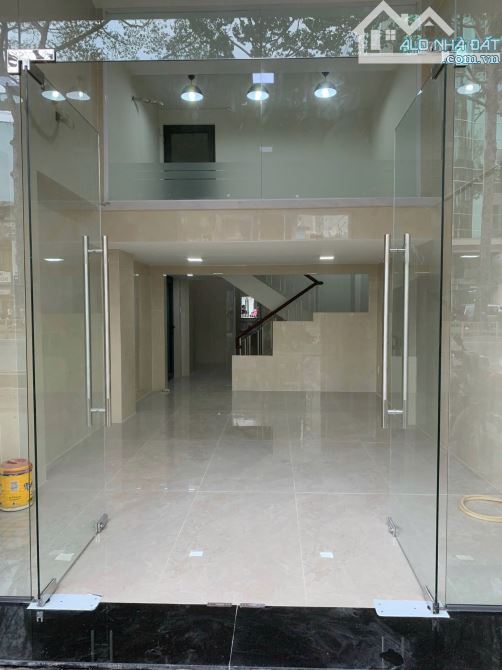 MT Trần Hưng Đạo, P. Nguyễn Cư Trinh, Quận 1, DT: 4,2x17m, Giá 31 tỷ - 17