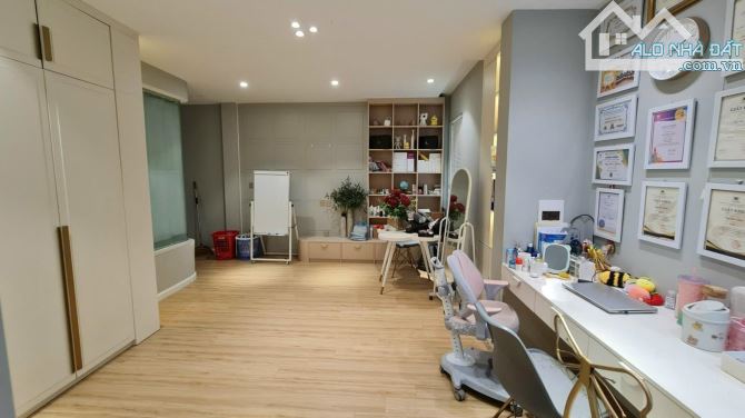 NHÀ NGUYỄN SƠN ,6 TẦNG THANG MÁY, KINH DOANH CỰC ĐỈNH, LÔ GÓC 2 MẶT, Ô TÔ TRÁNH, DÂN TRÍ C - 2