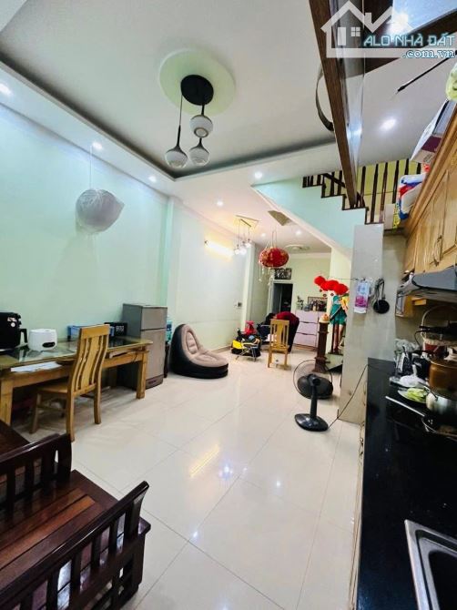 Nhà đẹp ở luôn Cổ nhuế Bắc Từ Liêm. Sổ vuông 50m, 3 tầng MT4m Giá 7 tỷ - 2