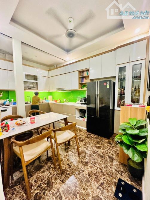 Bán nhà Lô góc Dịch Vọng Hậu 45m x 5T- 5 ngủ- MT5,6m- 9 tỷ hơn - 2