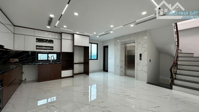 Tân Mai- 80m-nhỉnh 22 tỷ- gara - 7 tầng thang máy- mơi koong - 2