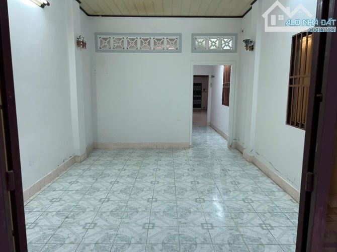 Ngộp NH cần bán gấp căn nhà C4, 2 sẹc Đông Thạnh 4, SHR, Giá 1 tỷ 250. - 2