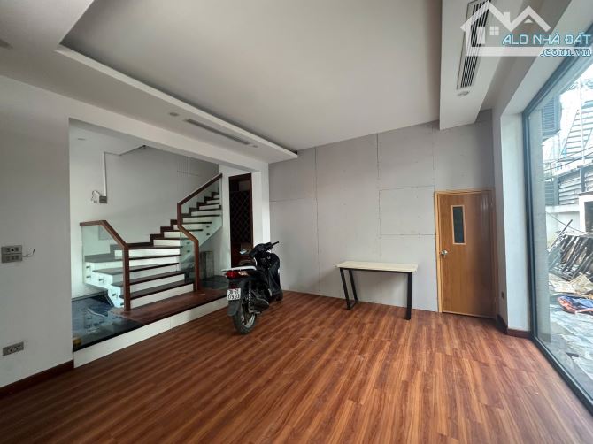 BÁN NHÀ BIỆT THỰ TÂY NAM LINH ĐÀM . ĐẸP NHẤT . DT 180 M . NHÀ 4 TẦNG MT 10 M . GIÁ 56 TỶ