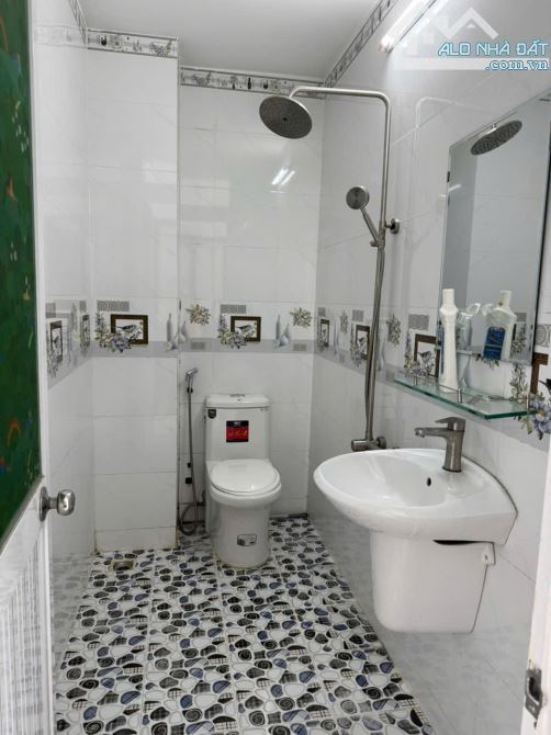 Nhà trệt + 2 lầu 4x16 hẻm 1 sẹc LÊ VĂN QUỚI - Giá 6,39 tỷ - 2