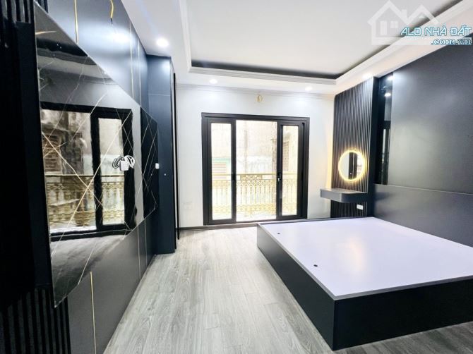Bán Nhà Cổ Nhuế - Hàng Xóm Resco - 7 Tầng Thang Máy - 39m2 - 8 Tỷ.. - 2