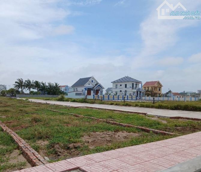 Chỉ hơn 1 tỷ sở hữu đất biển Quất Lâm 90m2 đường ô tô sát Flamingo và Khu công nghiệp Vsip - 2