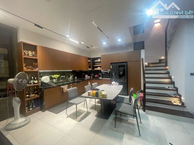 Bán BT Ngọc Thụy - Long Biên - DT 190m - 2