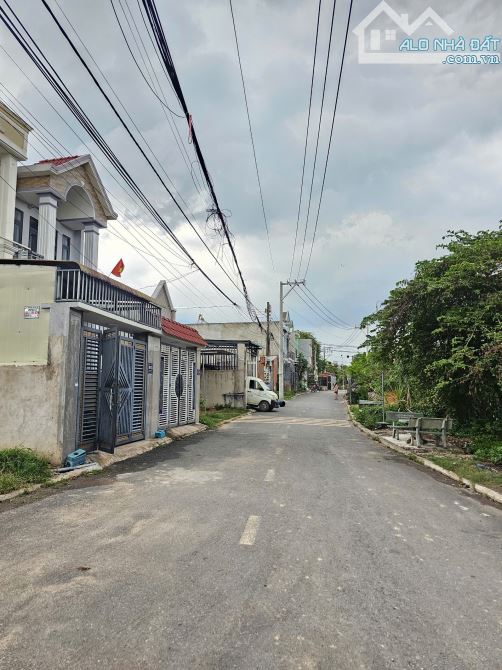 3Tỷ7__198m2__Đất RẺ góc 2 mặt tiền__1 sẹc đường Nguyễn Thị Tươi__gần ngã tư Liên Huyện - 2