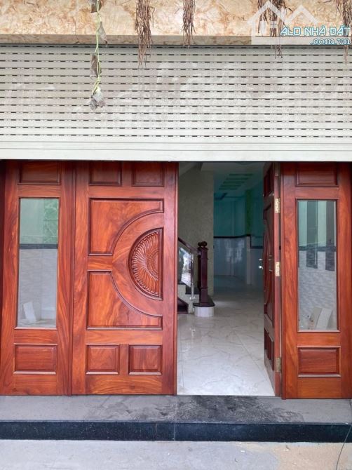Bán nhà 3 tầng -mặt tiền  Nguyễn Xí  .DT 95 m2. Giá 18.6 tỷ ,P13 Bình Thạnh - 2