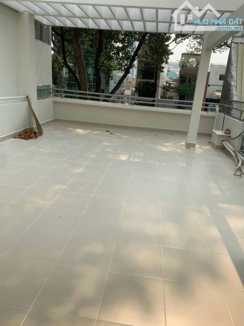 MT Trần Hưng Đạo, P. Nguyễn Cư Trinh, Quận 1, DT: 4,2x17m, Giá 31 tỷ - 2