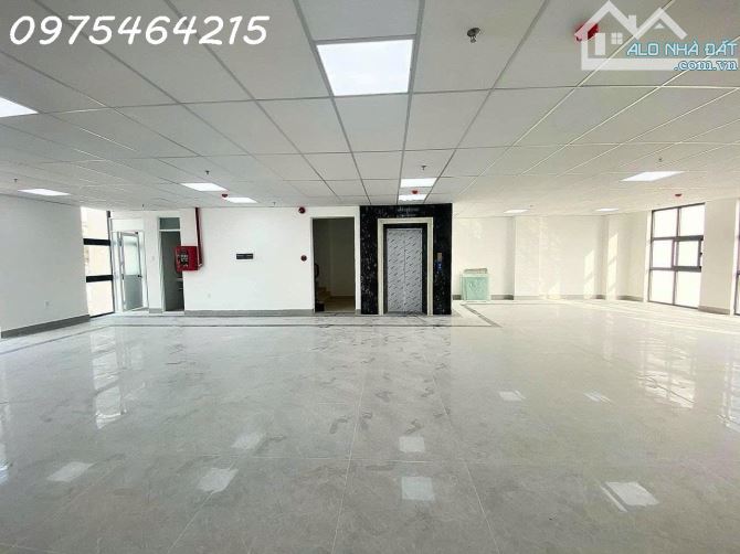 BUILDING GÓC 2 MẶT TIỀN – NGUYỄN PHÚC NGUYÊN, QUẬN 3 - 2
