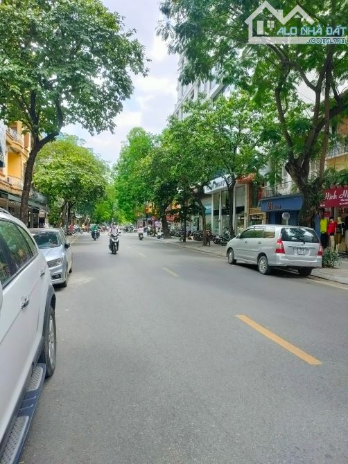 CHÍNH CHỦ BÁN NHÀ MẶT PHỐ HOÀ MÃ. 1 SỔ 1 CHỦ. MẶT TIỀN 17M, DIỆN TÍCH 190M. GIÁ 200 TỶ - 2