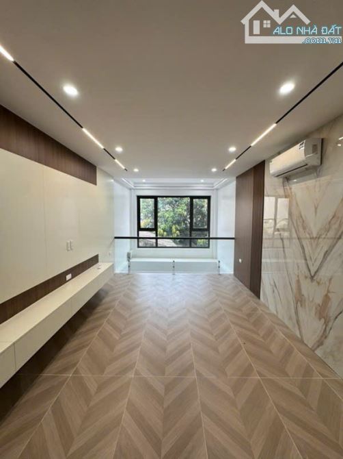 Bán nhà 6 tầng, Giang Biên, thang máy, ô tô đỗ cửa, fu.ll nội thất, DT 45m2, giá hơn 8 tỷ - 2
