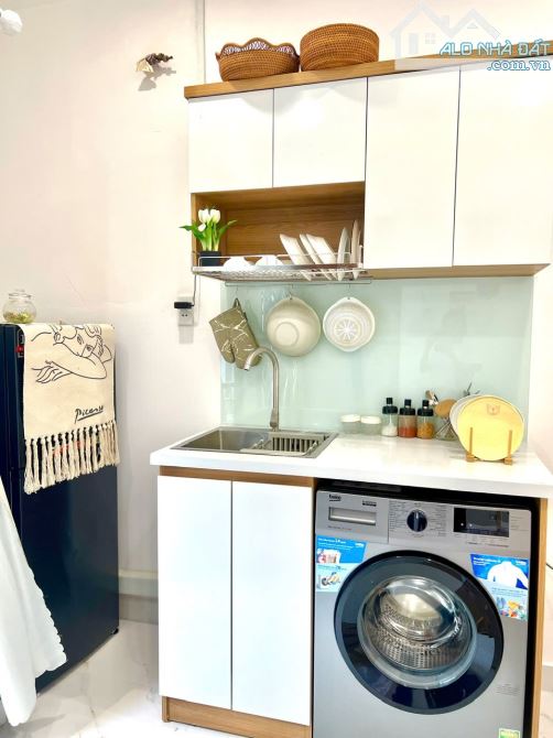 Cho thuê căn hộ 1PN quận 3, ban công, máy giặt riêng, gần sân bay - 2